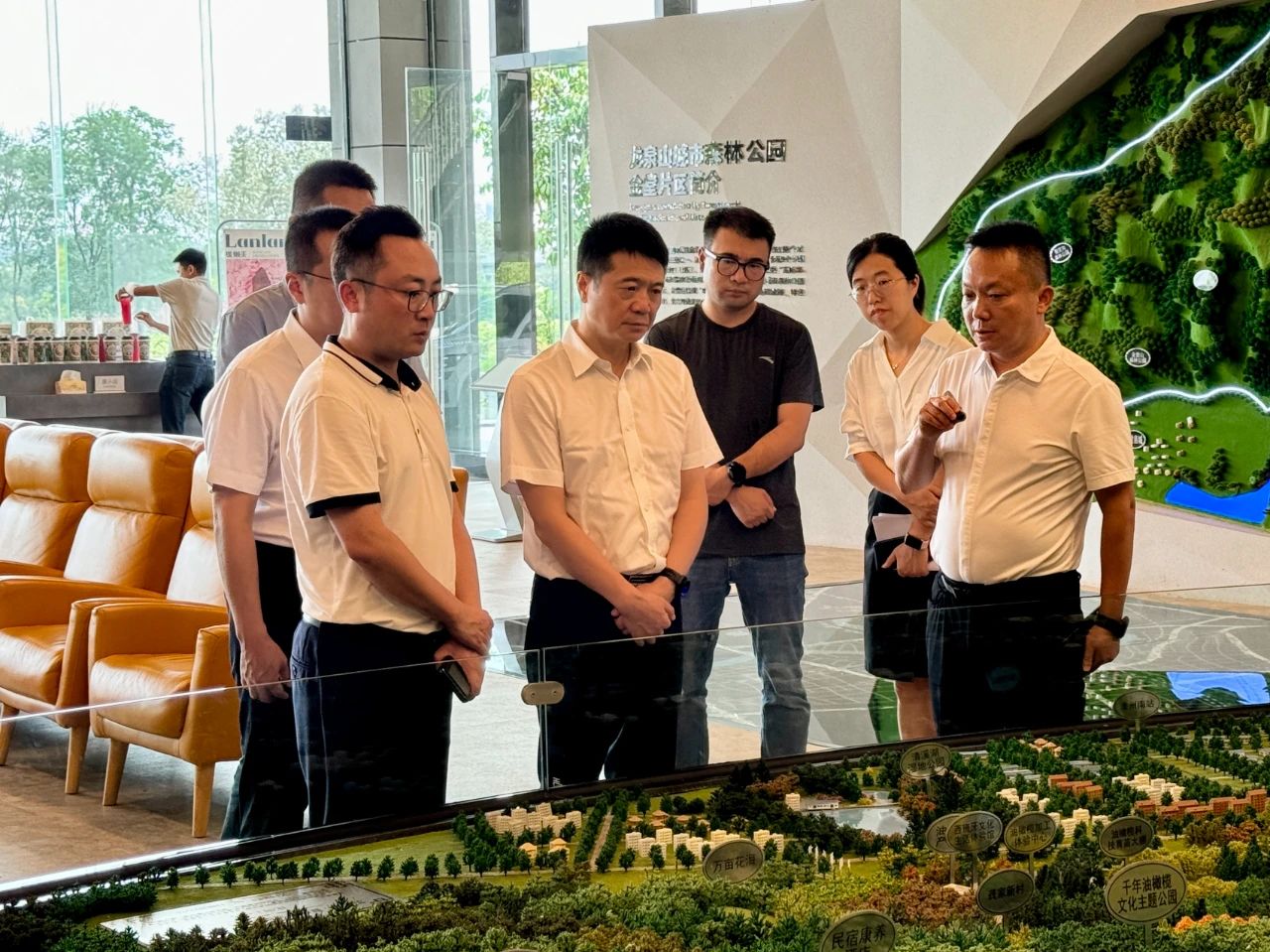 省尊龙凯时集团党委书记、董事长游勇带队赴聚峰谷项目开展汛期安全生产检查并调研生产经营情况